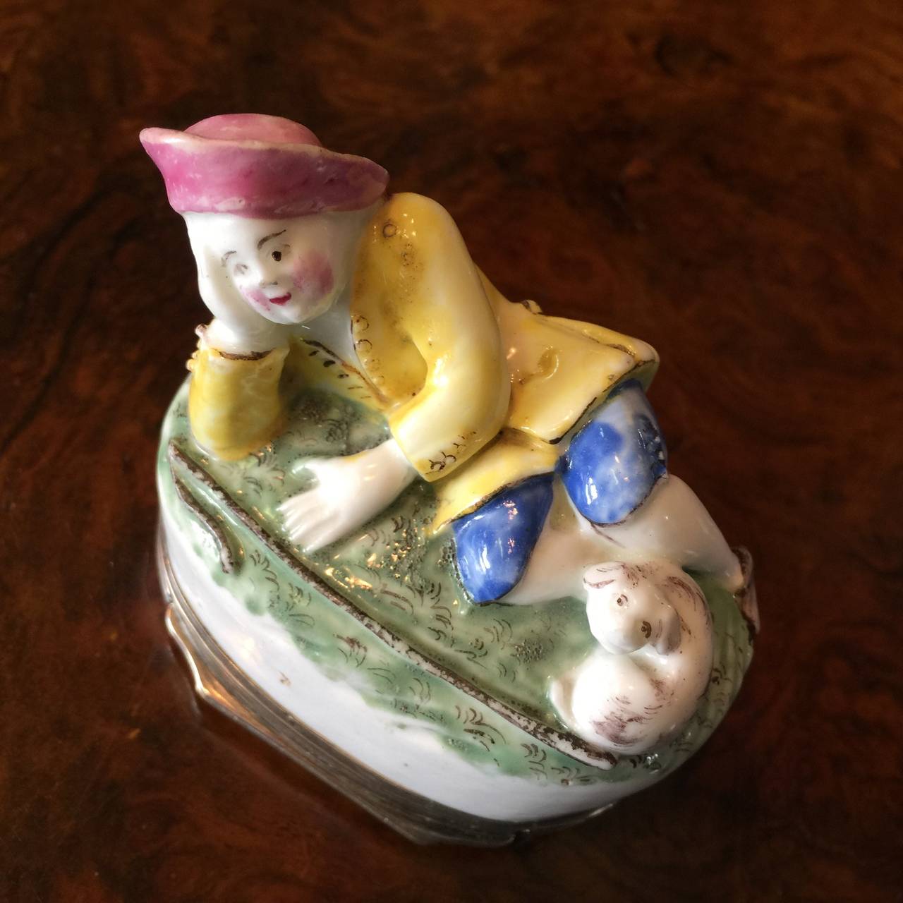 French Menecy Snuff Box with a Shepherd and Dog, circa 1760 For Sale