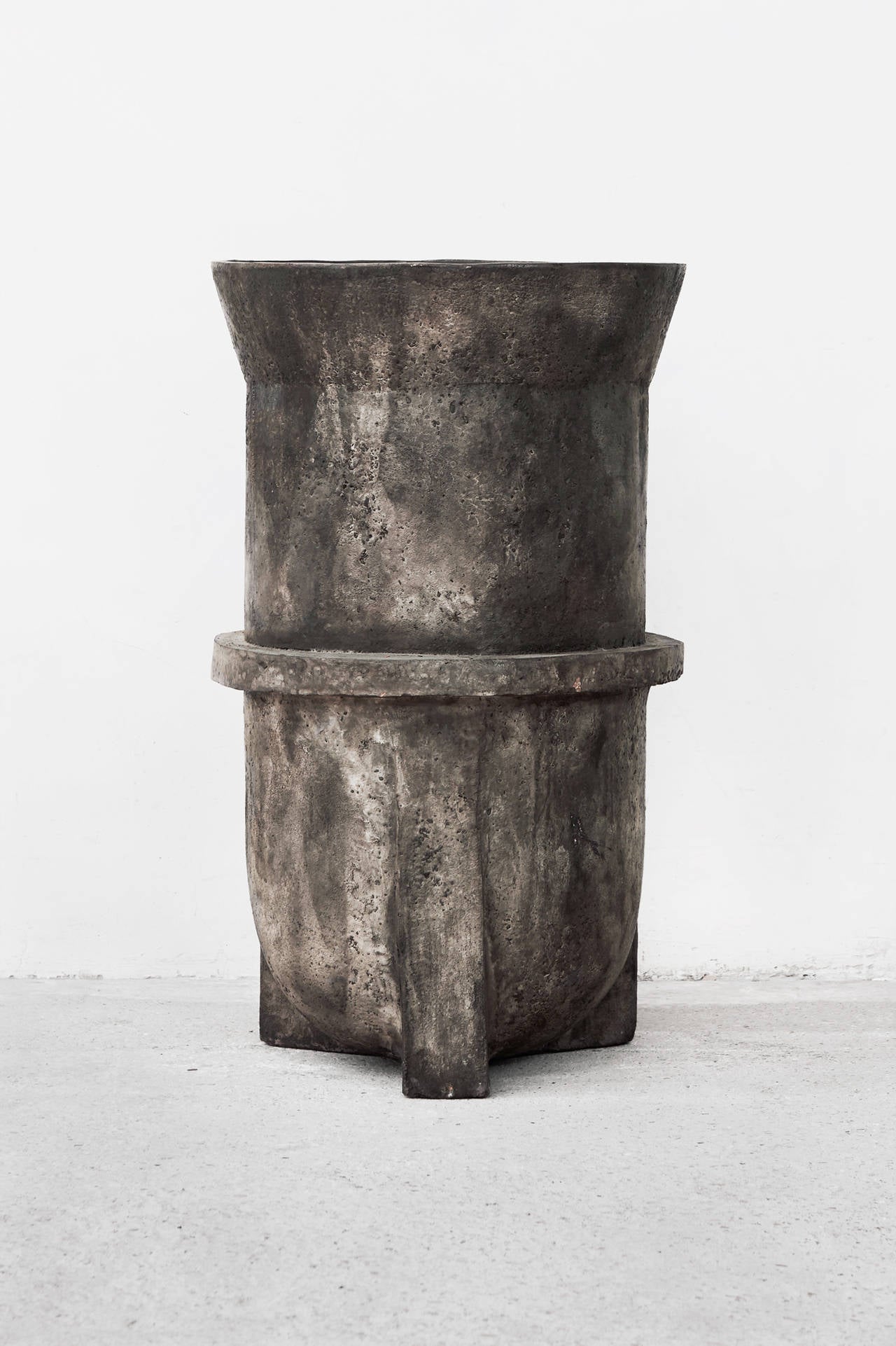 Urn Marble by Rick Owens In Excellent Condition For Sale In Chicago, IL