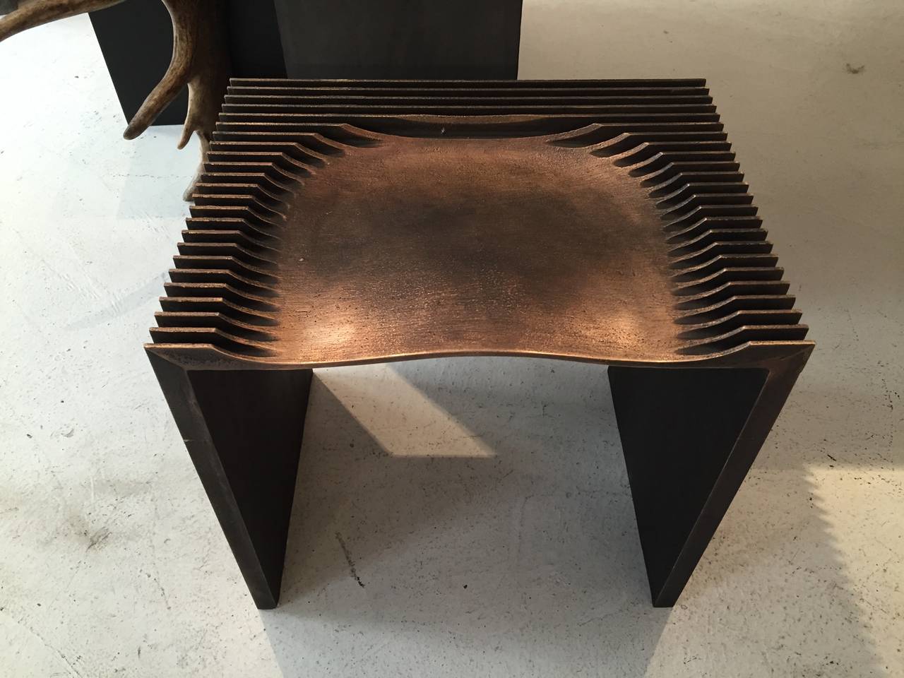 Sandgepolsterter Hocker Nr.1 aus Bronze von Jan Janssen (Janjanssenwerken) im Angebot 1