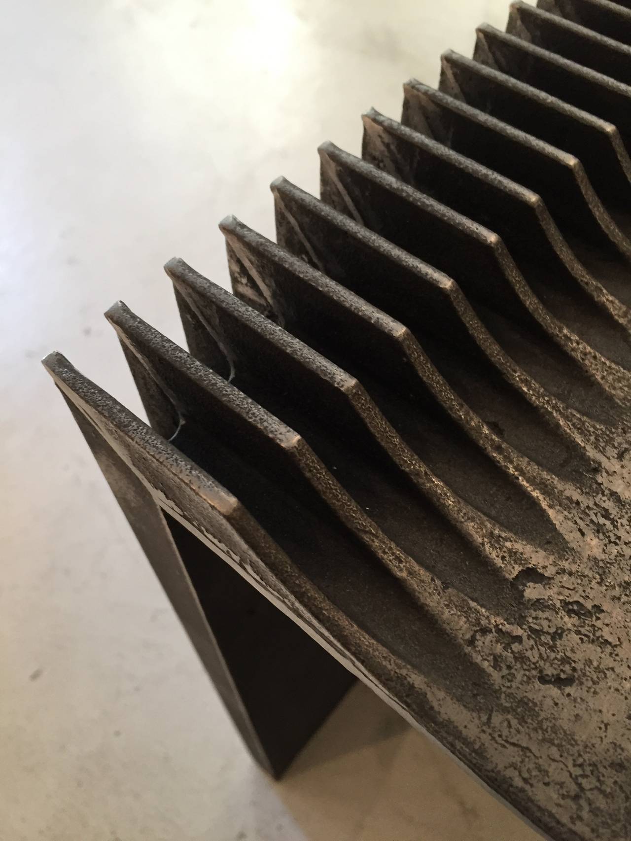 Sandgepolsterter Hocker Nr.1 aus Bronze von Jan Janssen (Janjanssenwerken) im Angebot 2