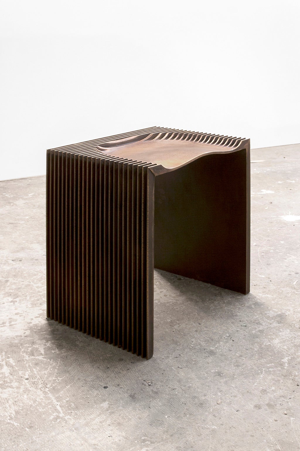 Sandgepolsterter Hocker Nr.1 aus Bronze von Jan Janssen (Janjanssenwerken) (Gegossen) im Angebot