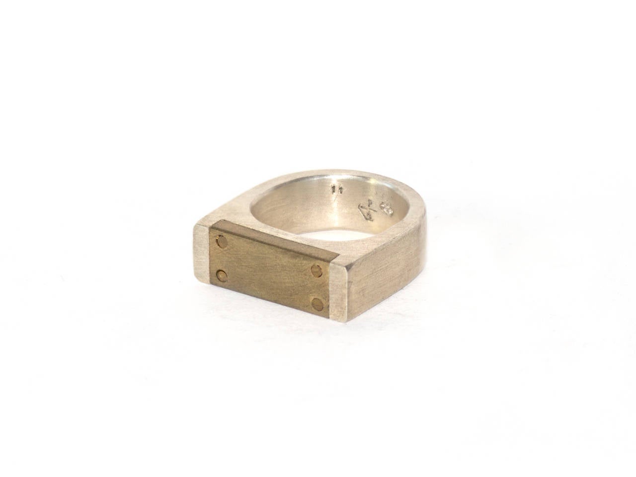 Single plate ring in matte sterling silver and matte brass by P/4.

Size: 11