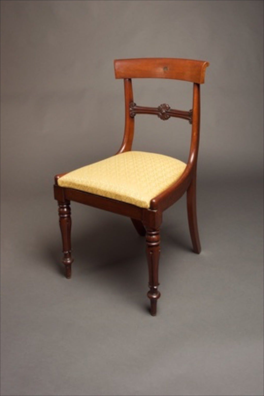 English 19th Century Eight Early Victorian Mahogany Dining Chairs For Sale