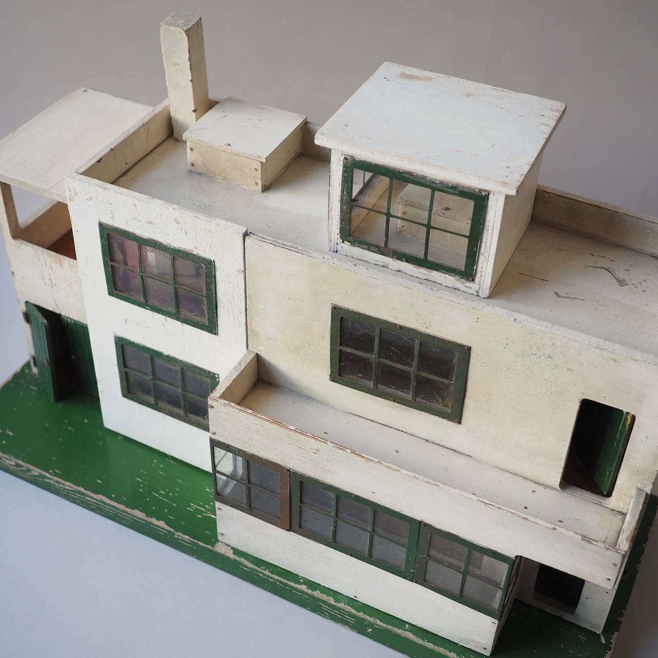 Ultra Modern Dolls House, 1930s In Fair Condition In Fitzroy, Victoria