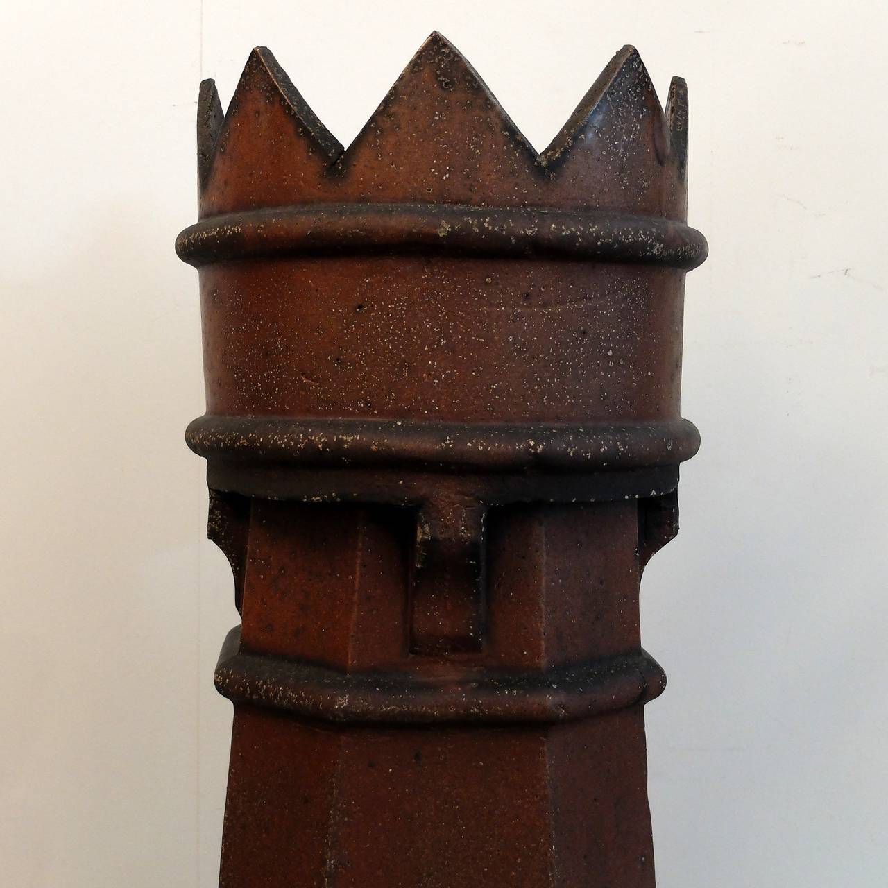 Glazed Terracotta King Chimney Pot In Good Condition In Fitzroy, Victoria