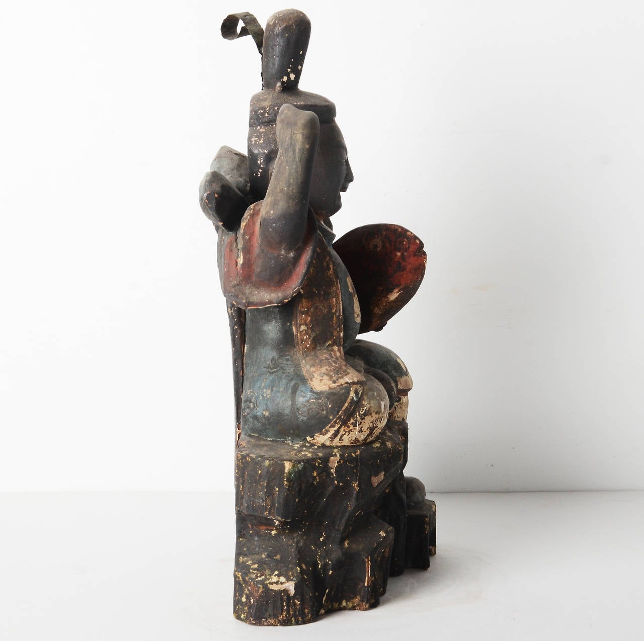 Rare statue of Ebisu, Shinto god of the household, god of the ocean, fishing folk, good forture and honest labor carrying a fish, polychrome on gesso on wood, 18th century.

Dimensions: H 42.5cm x W 22cm x D 12cm