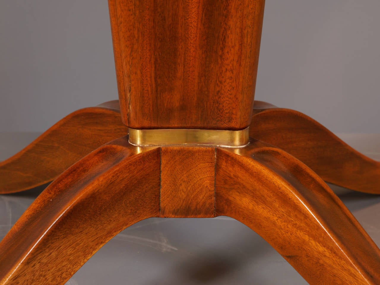 Mid-Century Modern Osvaldo Borsani Pedestal Table in Rosewood For Sale