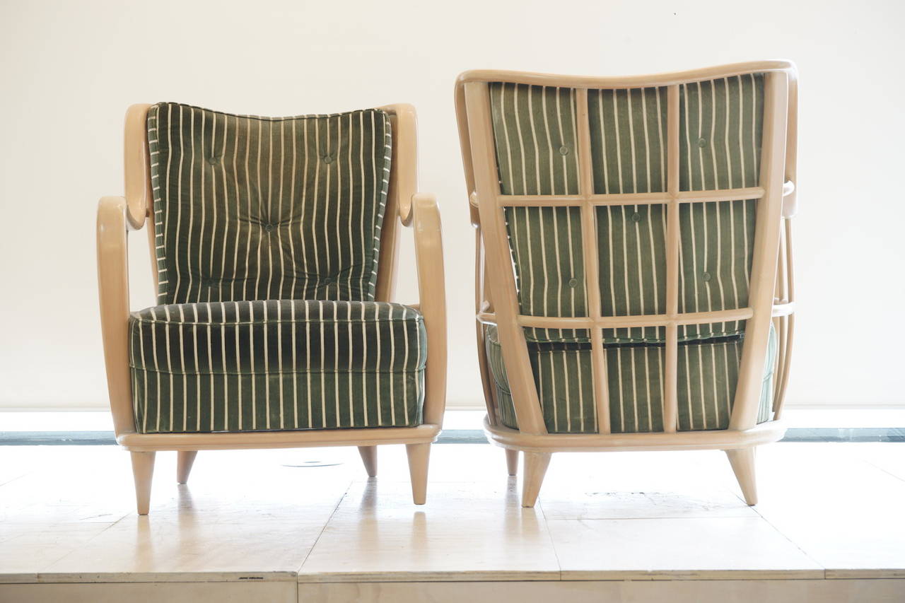 Guglielmo Ulrich pair of armchairs with lattice design backrests in original velvet upholstery, circa 1940. These chairs are an exceptional example of Ulrich's masterly woodwork technique. (The chairs are part of a larger suite, consisting of a day