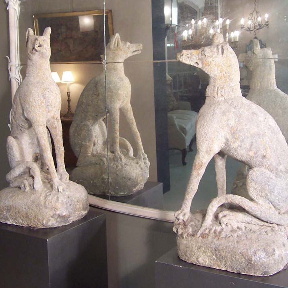 Late 17th Century Pair of 17th Century Louis XIV Sculpted Limestone Hunting Dogs from Burgundy For Sale