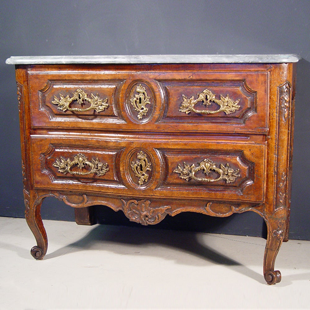 Louis XV Period Walnut Commode In Good Condition For Sale In Sydney, NSW