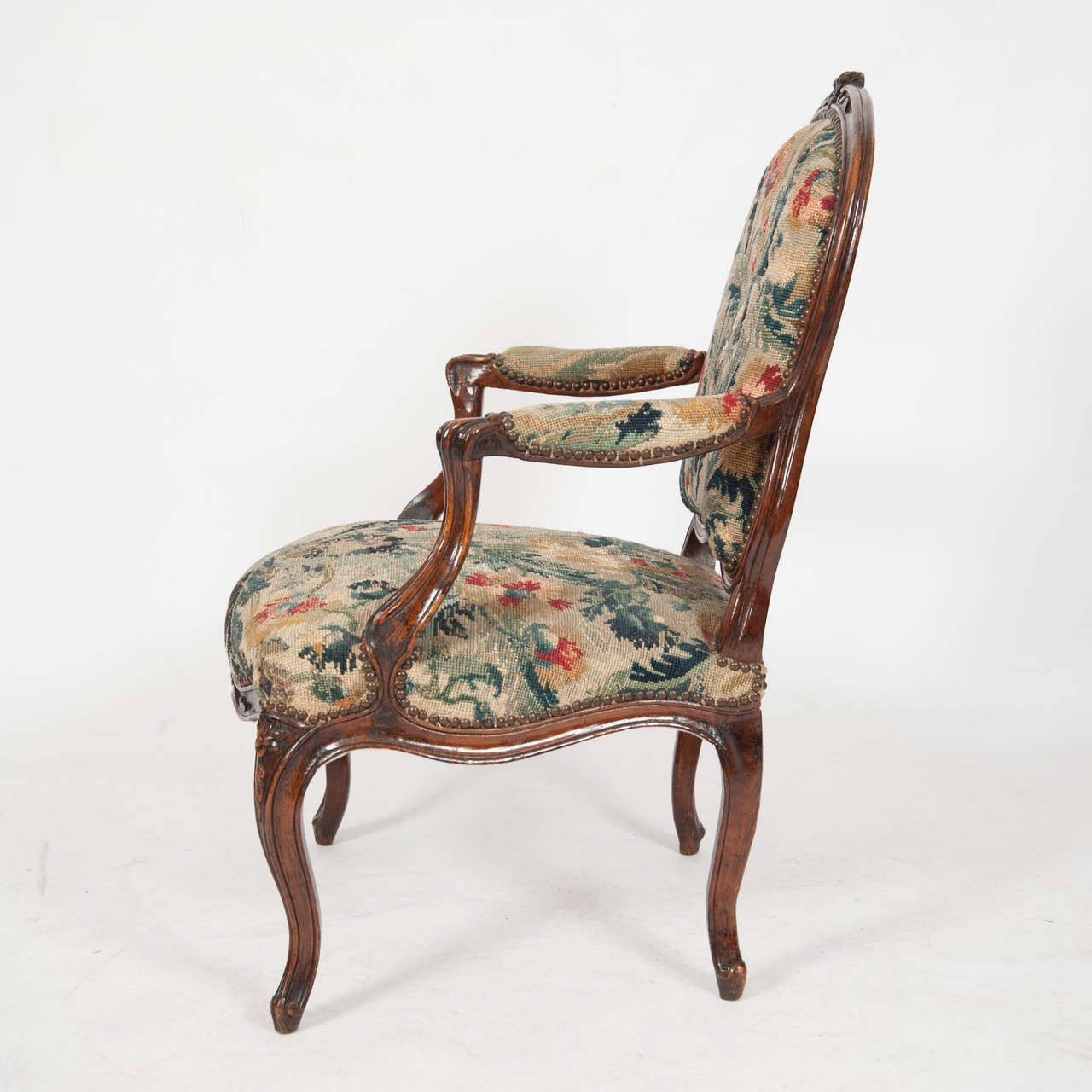French circa 18th Century Louis XV Period Fauteuil In Good Condition For Sale In Sydney, NSW