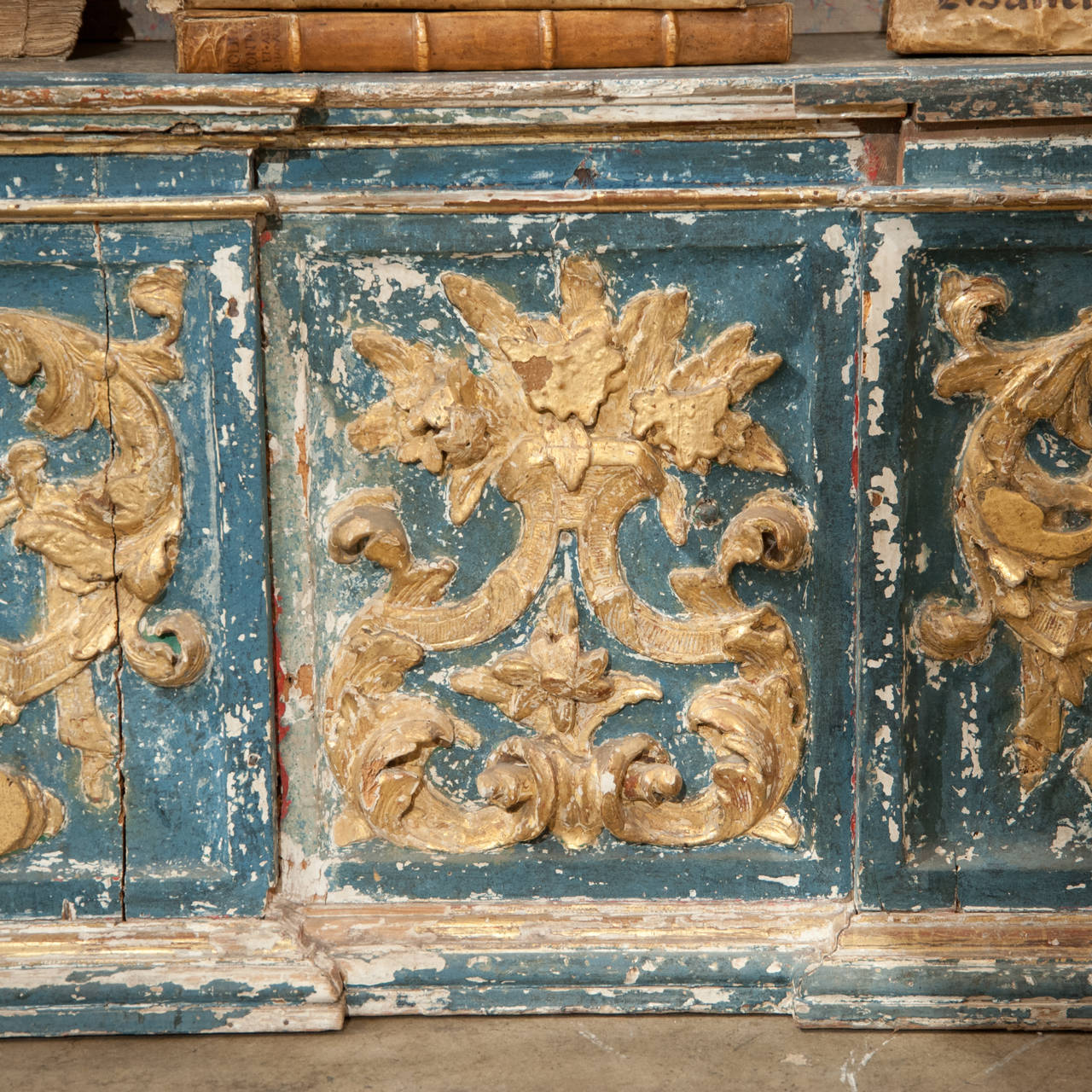 Italian 17th Century Boiserie Bookcase in Original Parcel Water Gilt and Cobalt For Sale 6
