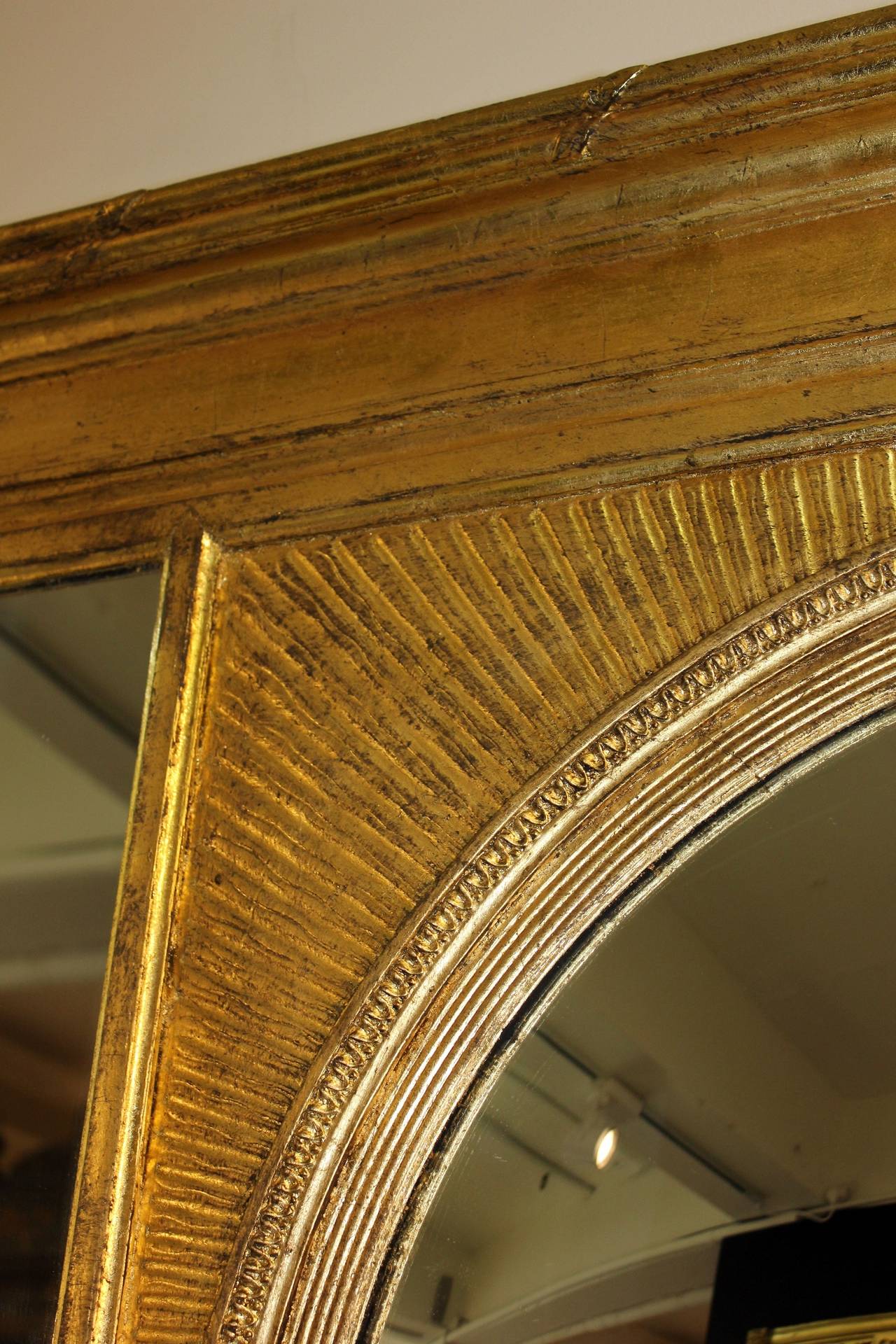 Regency Oil-Gilt Convex Mantle Mirror by Thomas Fentham In Good Condition For Sale In Banksmeadow, NSW