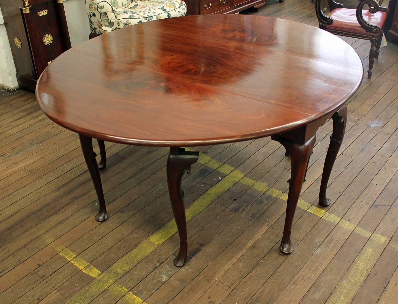 Mid-18th Century George II Mahogany Gate-Leg Drop Side Table For Sale