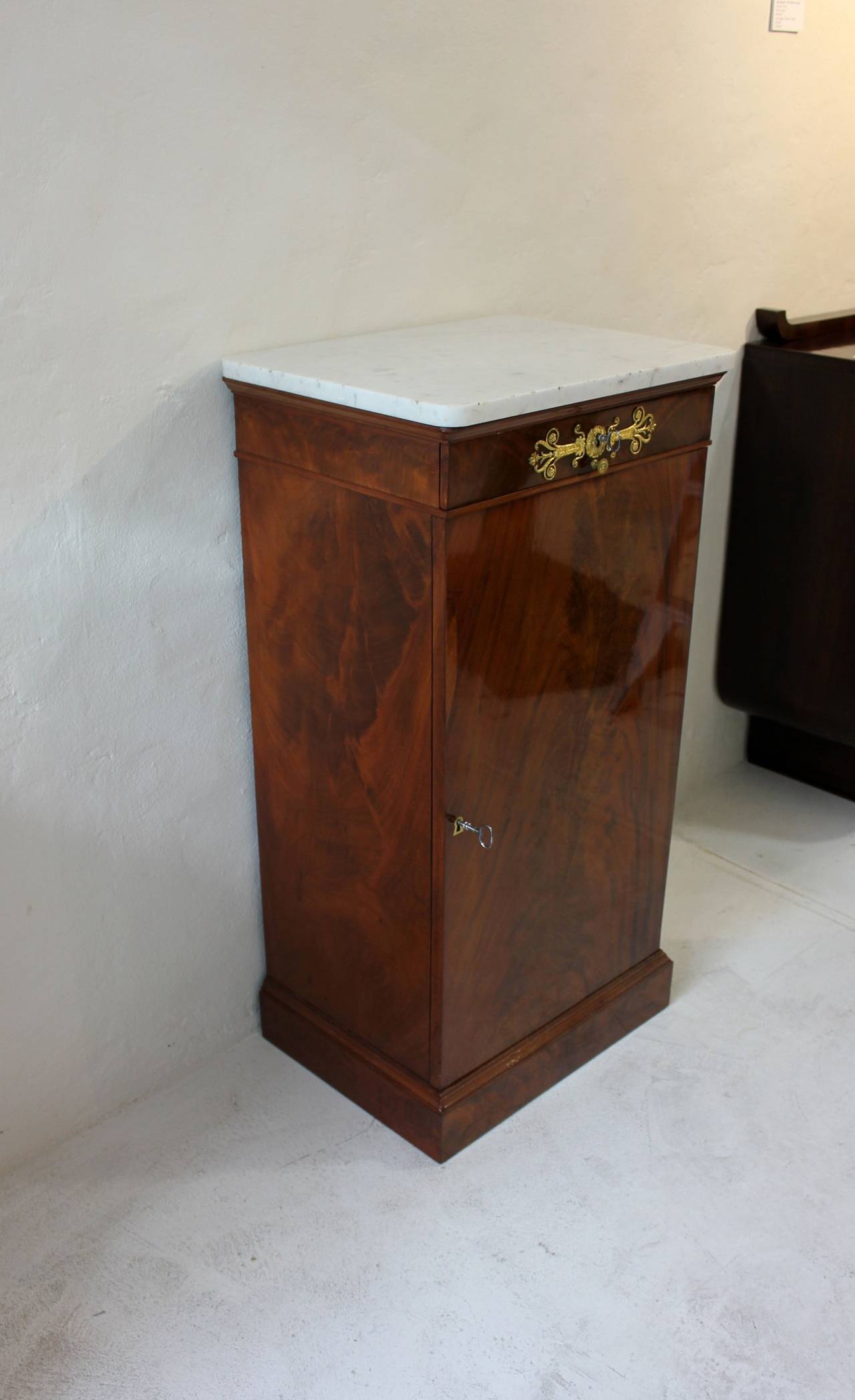 Pair of Jacob French Empire Flame Mahogany Marble-Top Pedestal Cabinets In Excellent Condition In Banksmeadow, NSW