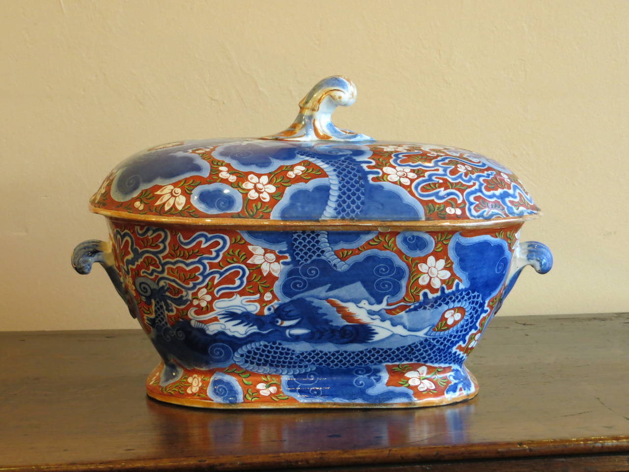 Early 19th Century Rare English Chinoiserie Iron Red and Blue Printed Part Dinner Service For Sale