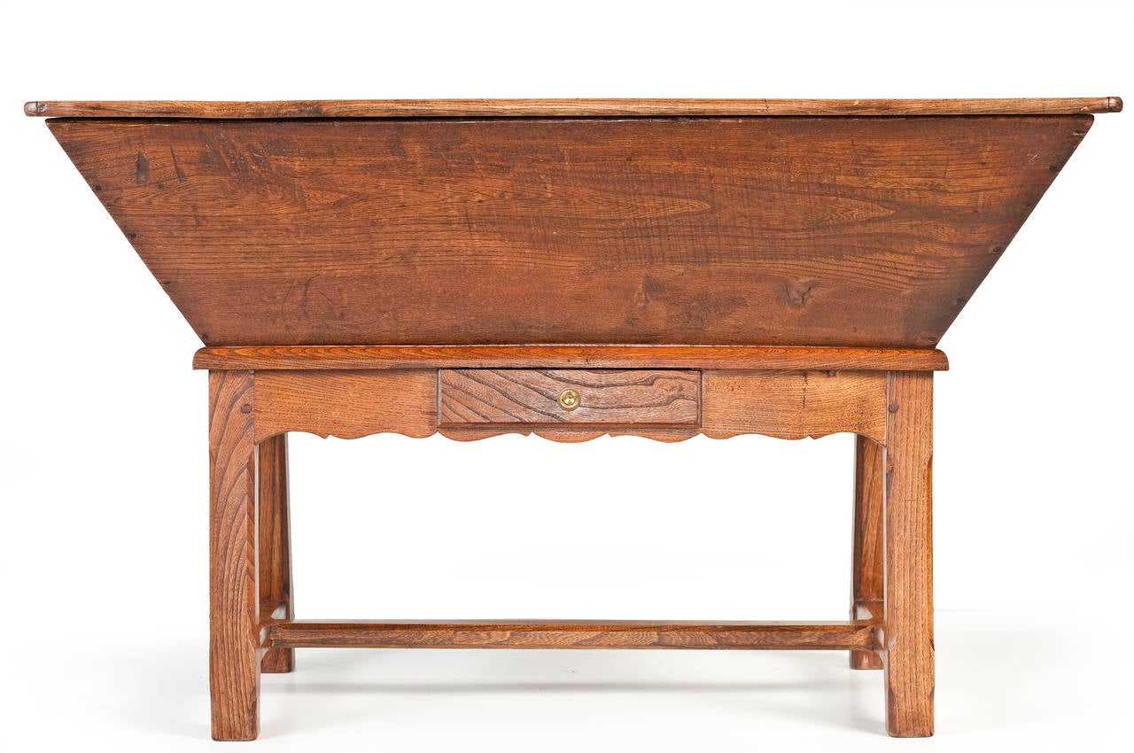 Early 19th Century French Elm Dough Bin In Good Condition In Malvern, Victoria