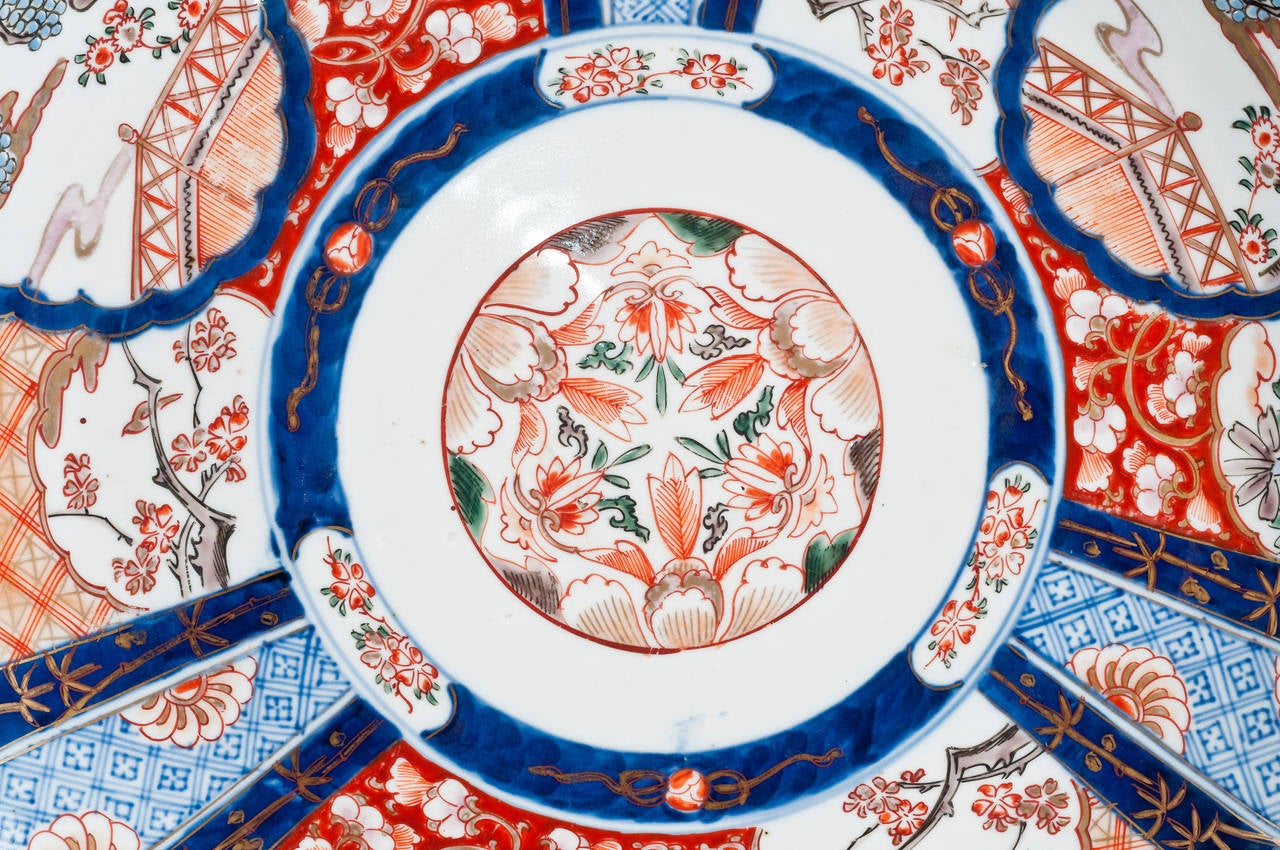 A late 19th century Japanese Imari charger.
Early Meiji period.
