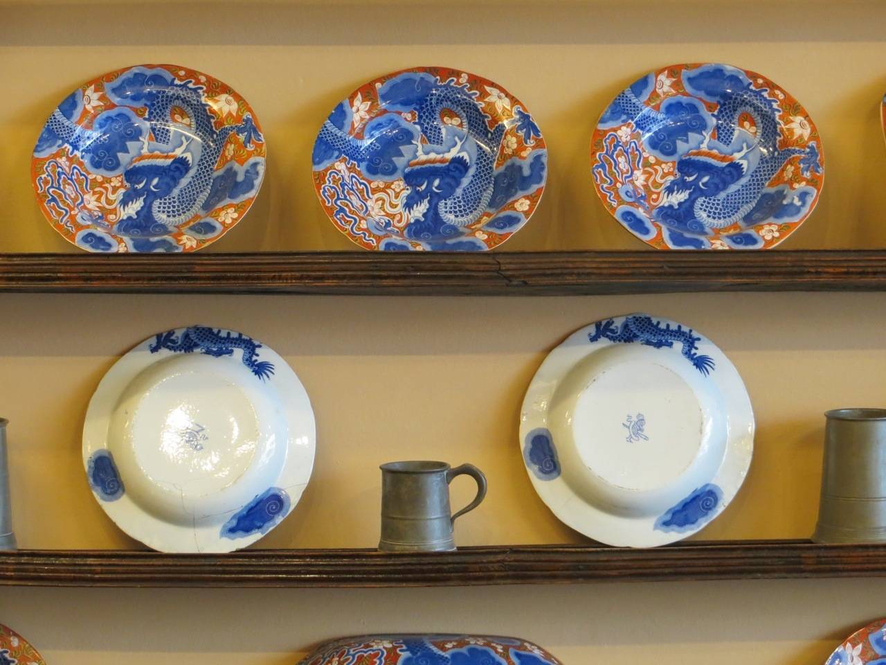 Rare English Chinoiserie Iron Red and Blue Printed Part Dinner Service For Sale 5