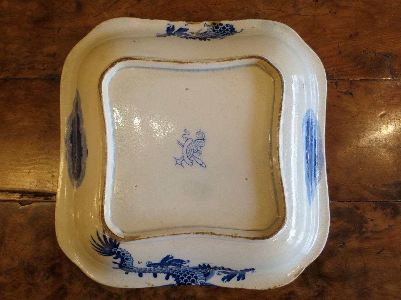 Rare English Chinoiserie Iron Red and Blue Printed Part Dinner Service For Sale 3