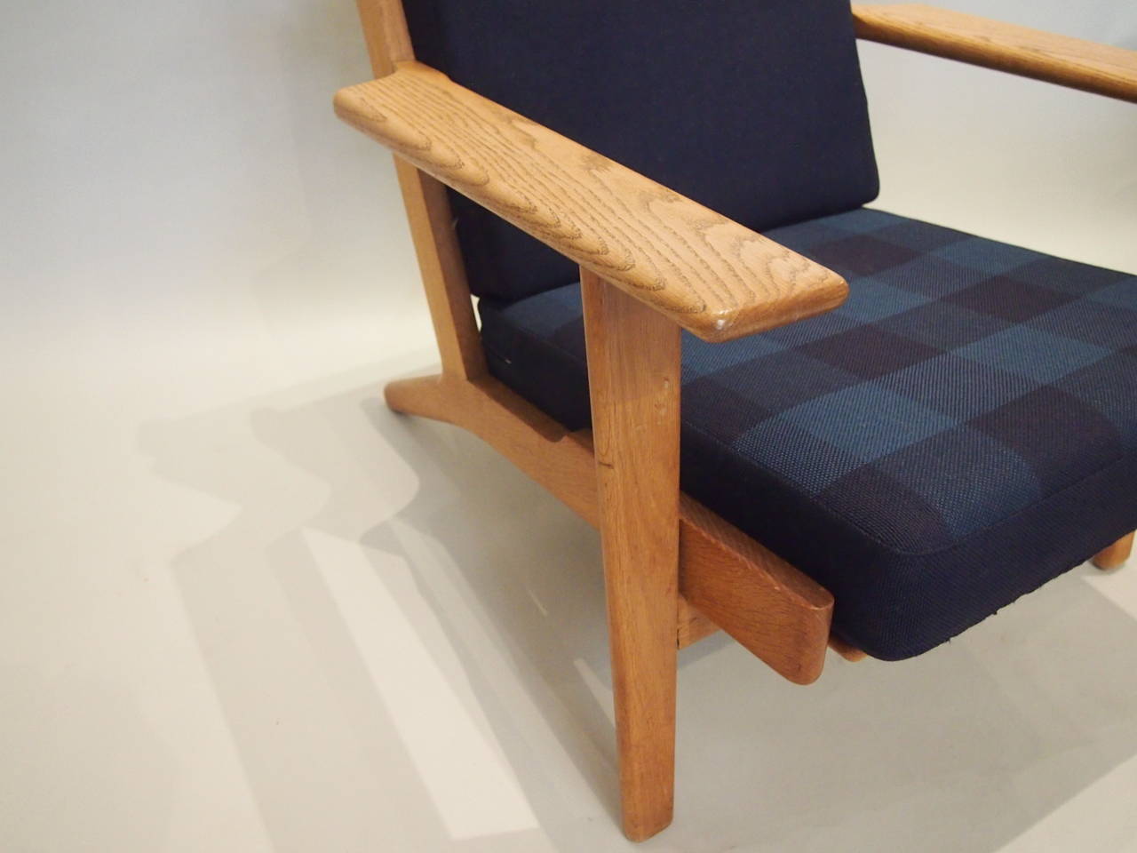 Scandinavian Modern Pair of Hans Wegner Plank Chairs G290