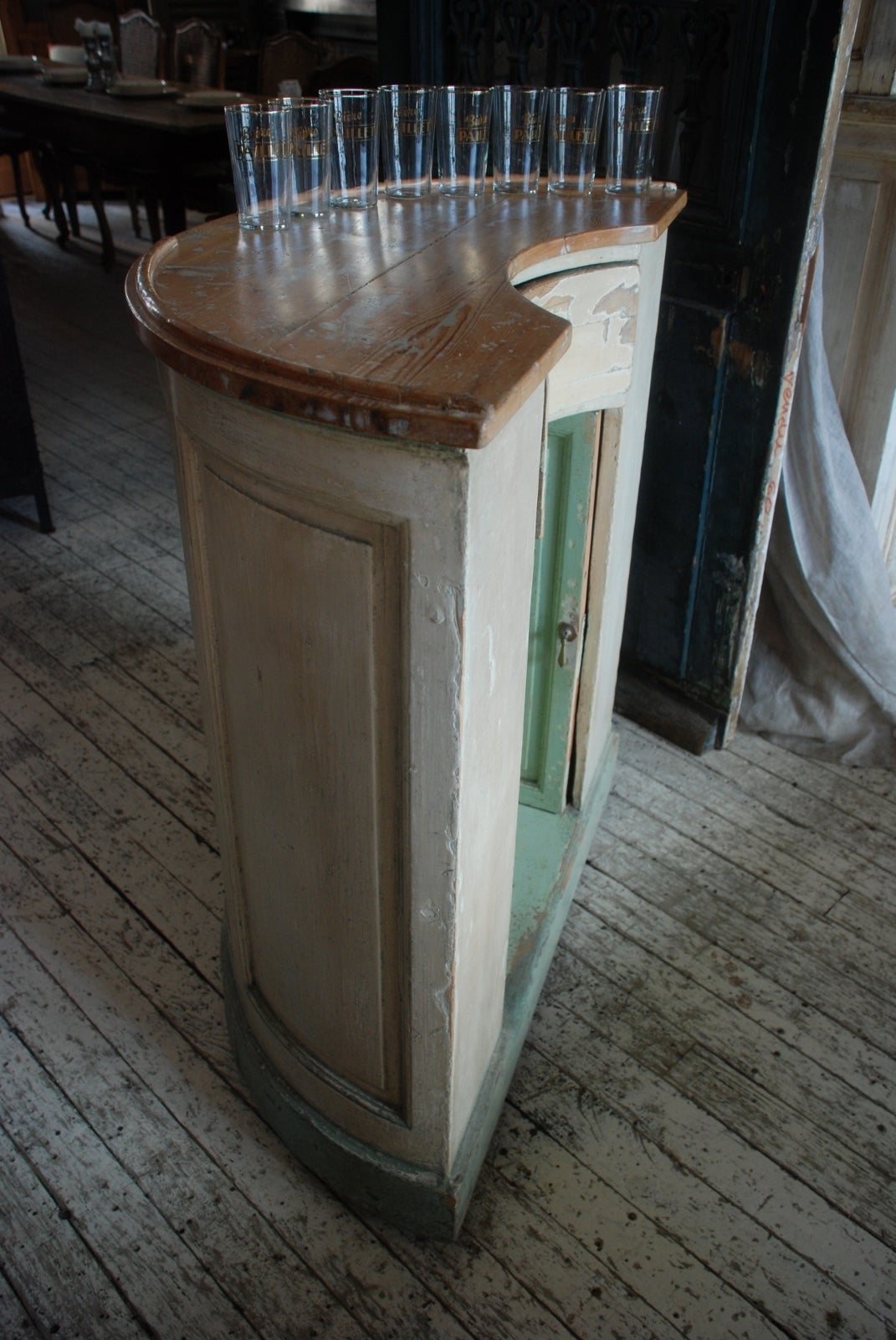 French Demi-Lune Counter In Good Condition For Sale In Sydney, Australia