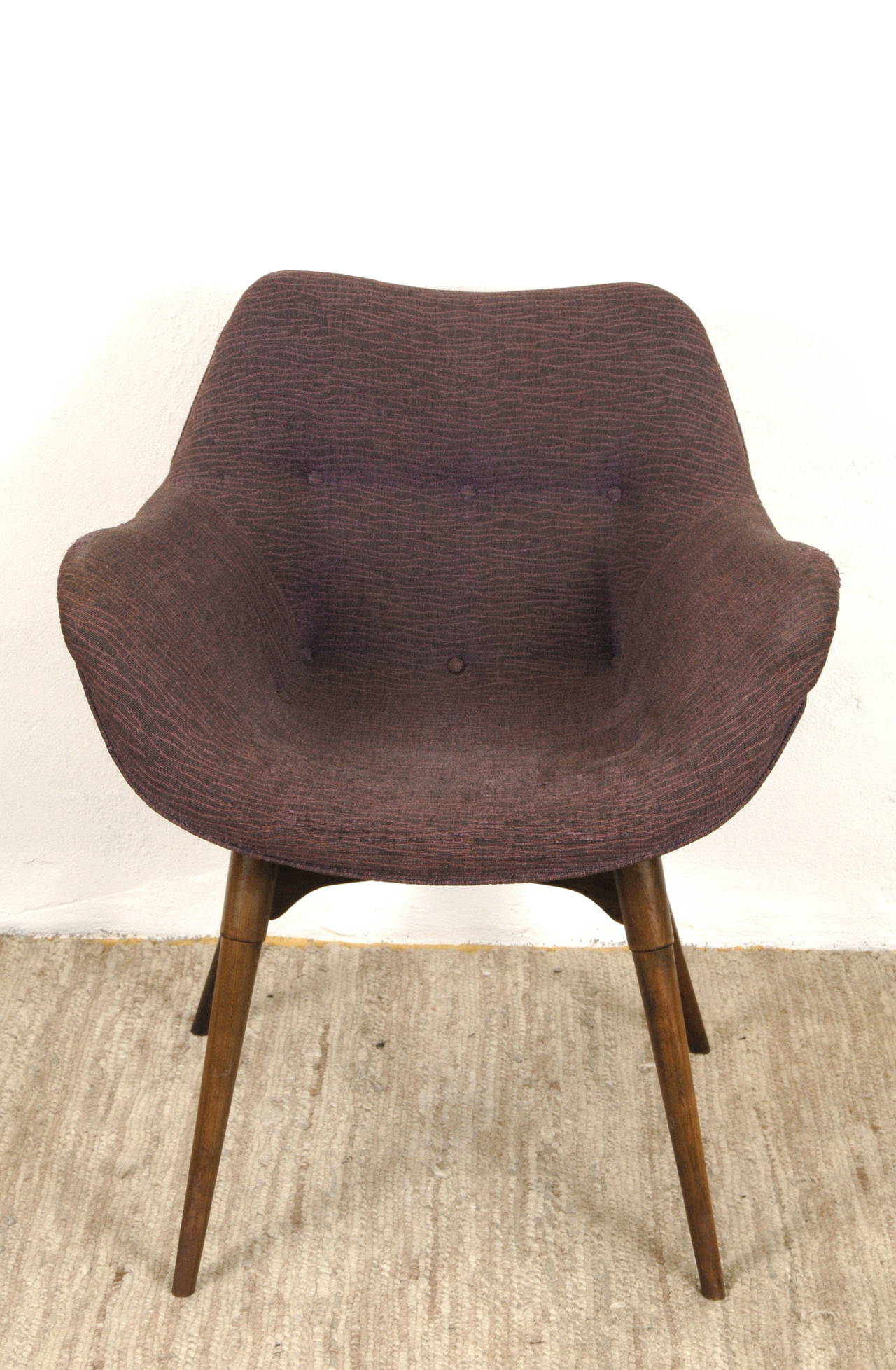 An original Grant Featherston designed A310 contour chair, circa 1953, with its original textured cotton fabric upholstery, made by Emerson Bros, Melbourne.
The fabric is in excellent condition, just with fading on the upper surfaces. There are