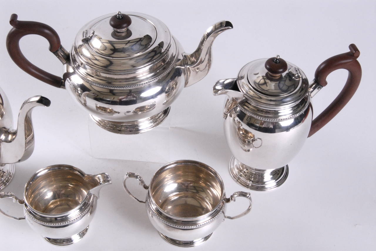 Silbernes Tee- und Kaffeeservice von Hardy Bros aus der Mitte des 20. Jahrhunderts (Moderne der Mitte des Jahrhunderts) im Angebot