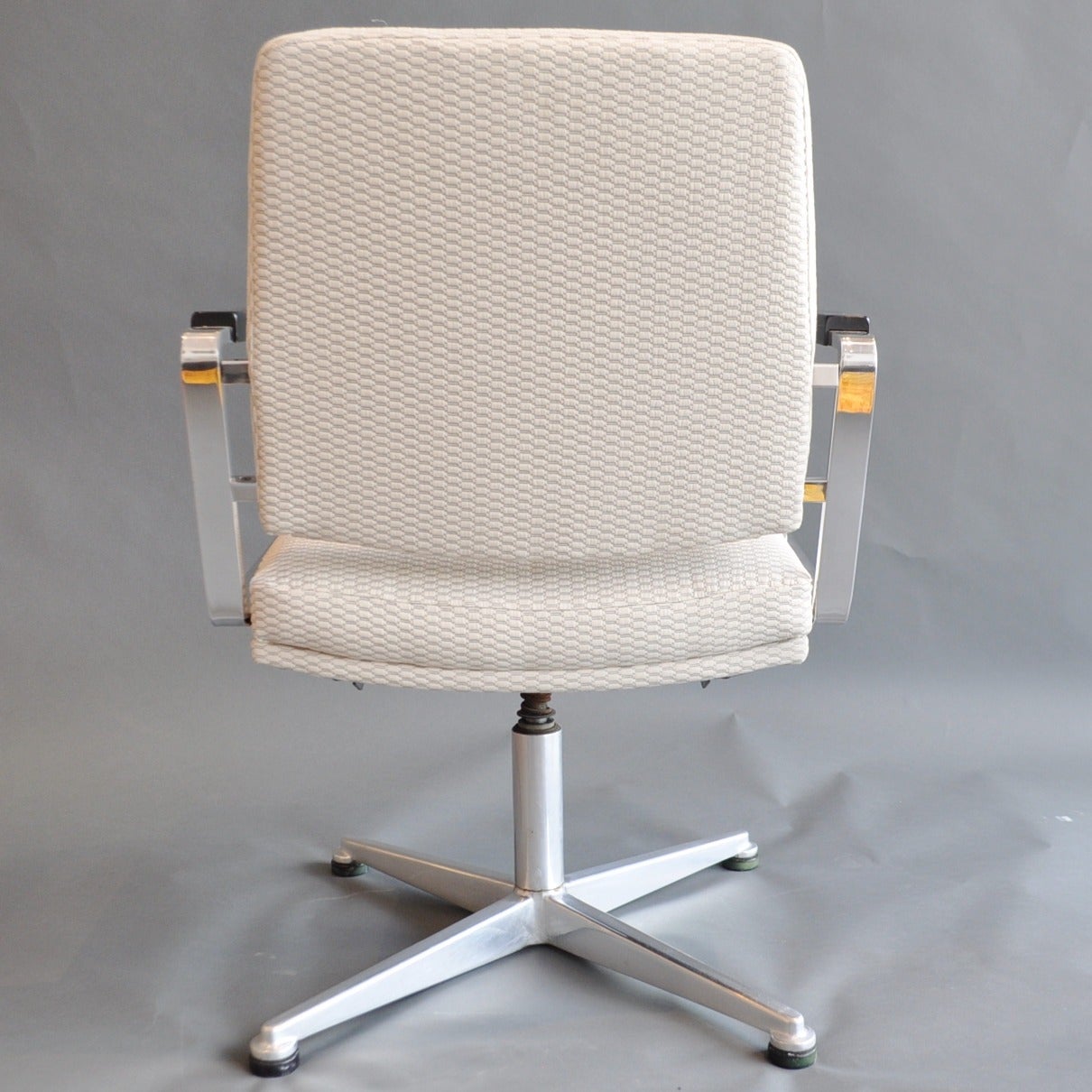 Pair of Vintage Office Swivel Chairs In Excellent Condition In New London, CT