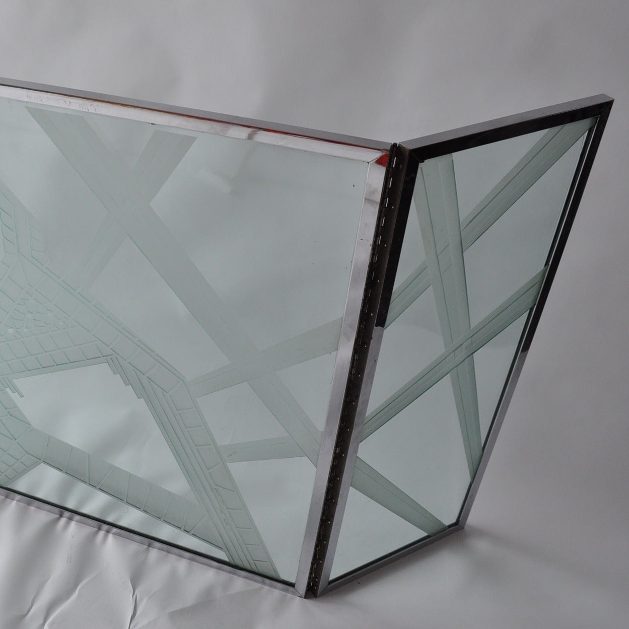 Art Deco Etched Glass Fire Screen In Good Condition In New London, CT