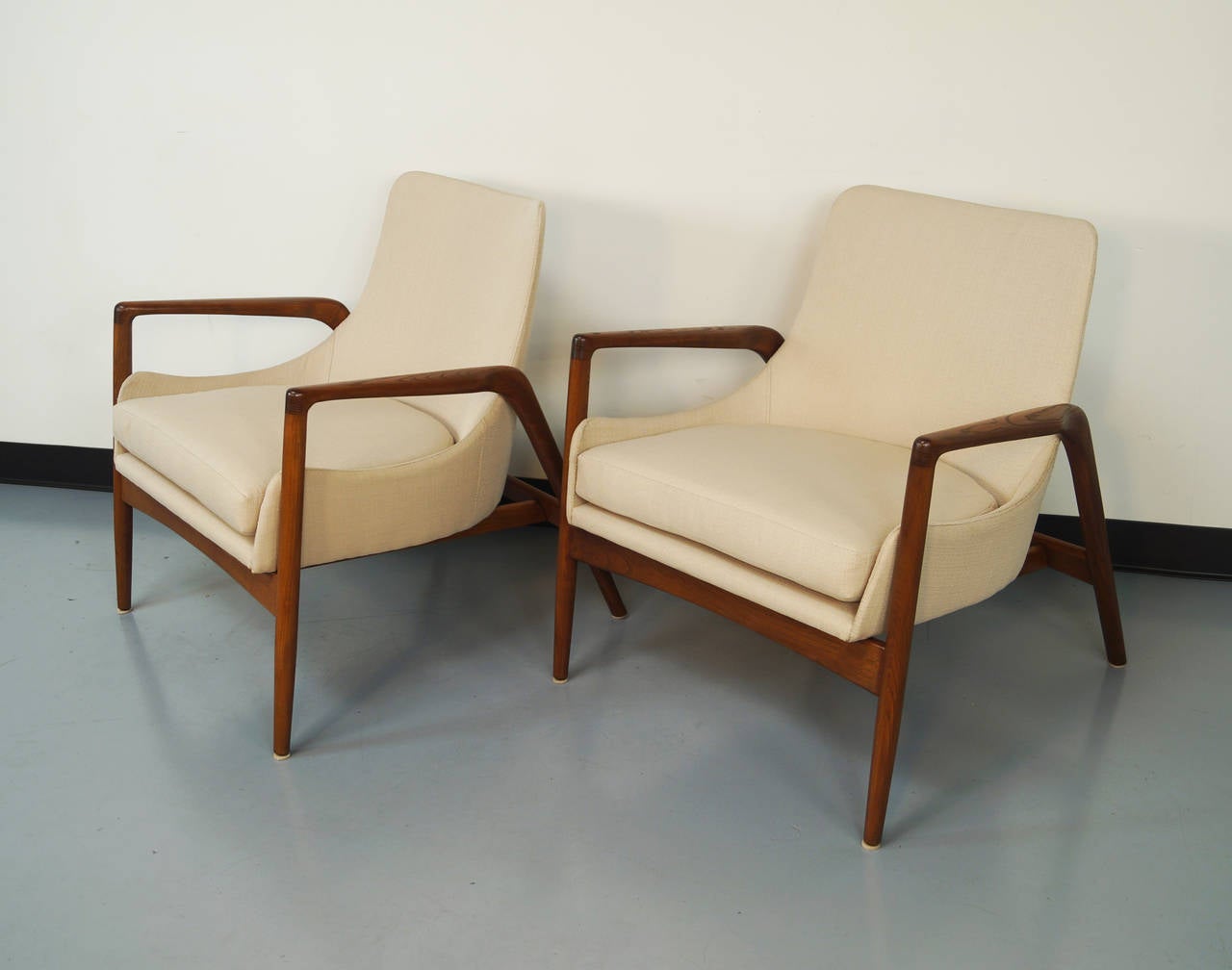 Pair of wonderfully figured Danish lounge chairs with floating upholstered seats.
