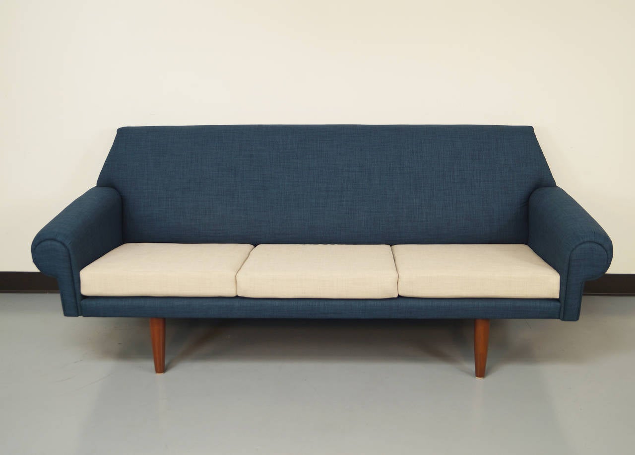 Danish Modern Sofa by Hans Wegner 3
