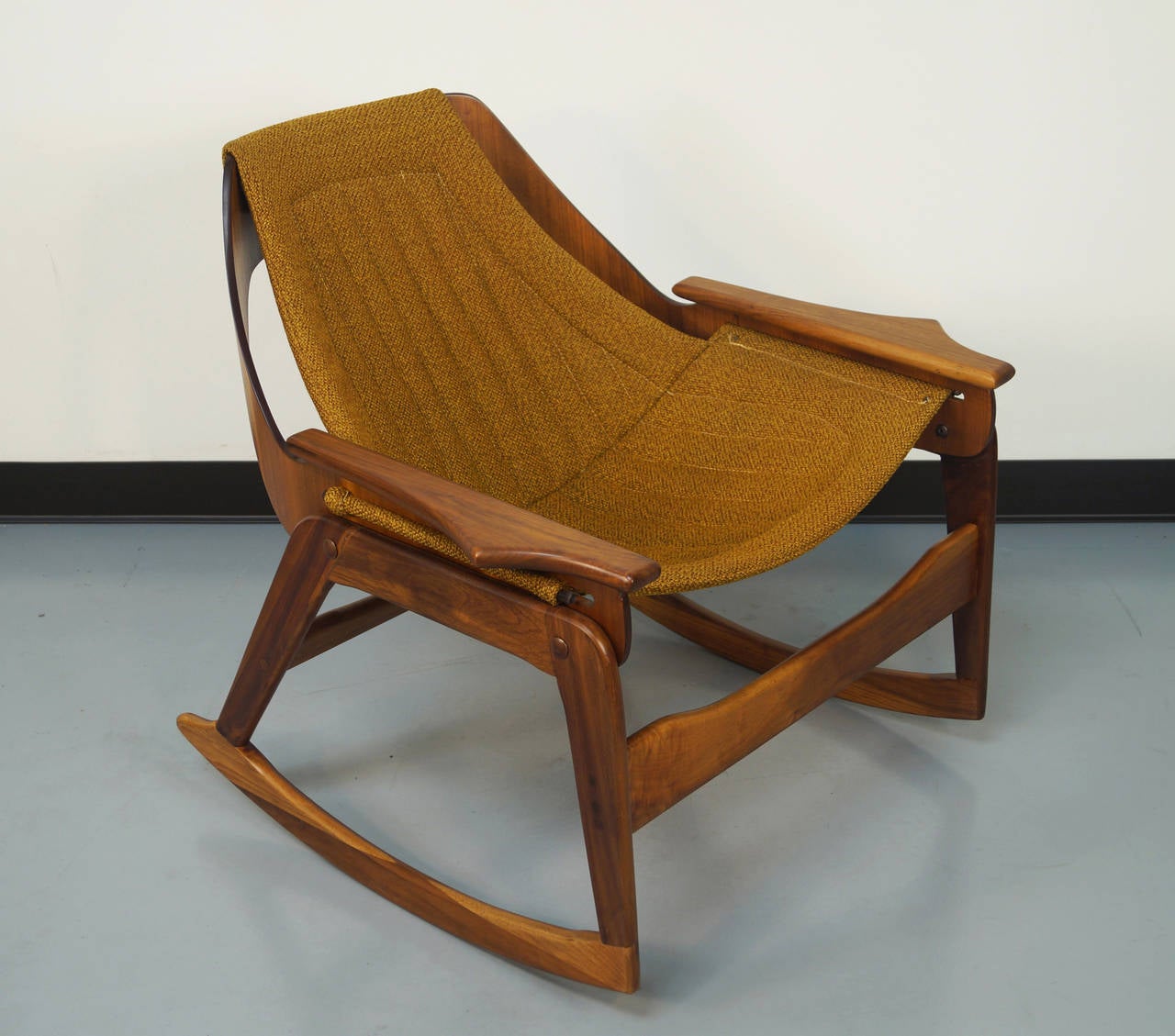 Sling Rocking Chair by Jerry Johnson In Excellent Condition In North Hollywood, CA