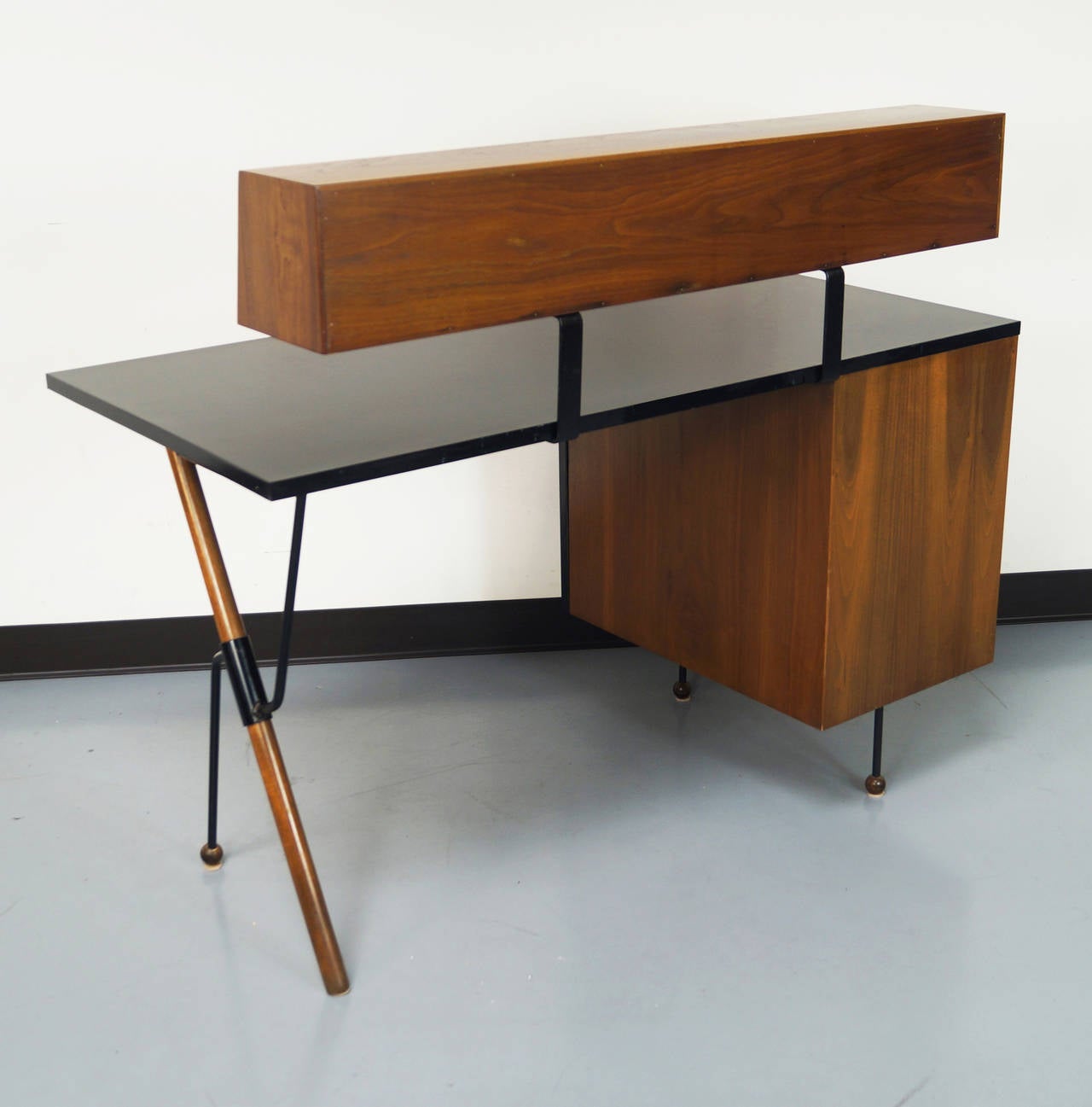 Formica Series 62 Desk by Greta M. Grossman