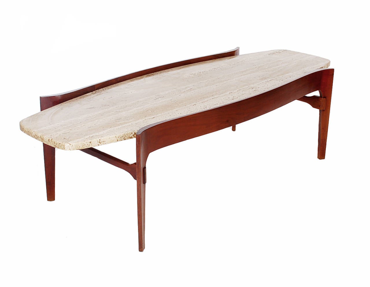 Ein dreiteiliges italienisches Tischset:: entworfen für Gordon's Furniture Co:: ca. 1960er Jahre. Sie verfügen über geschnitzte Rahmen aus italienischem Nussbaumholz mit dicken Travertinabdeckungen. Alle mit 