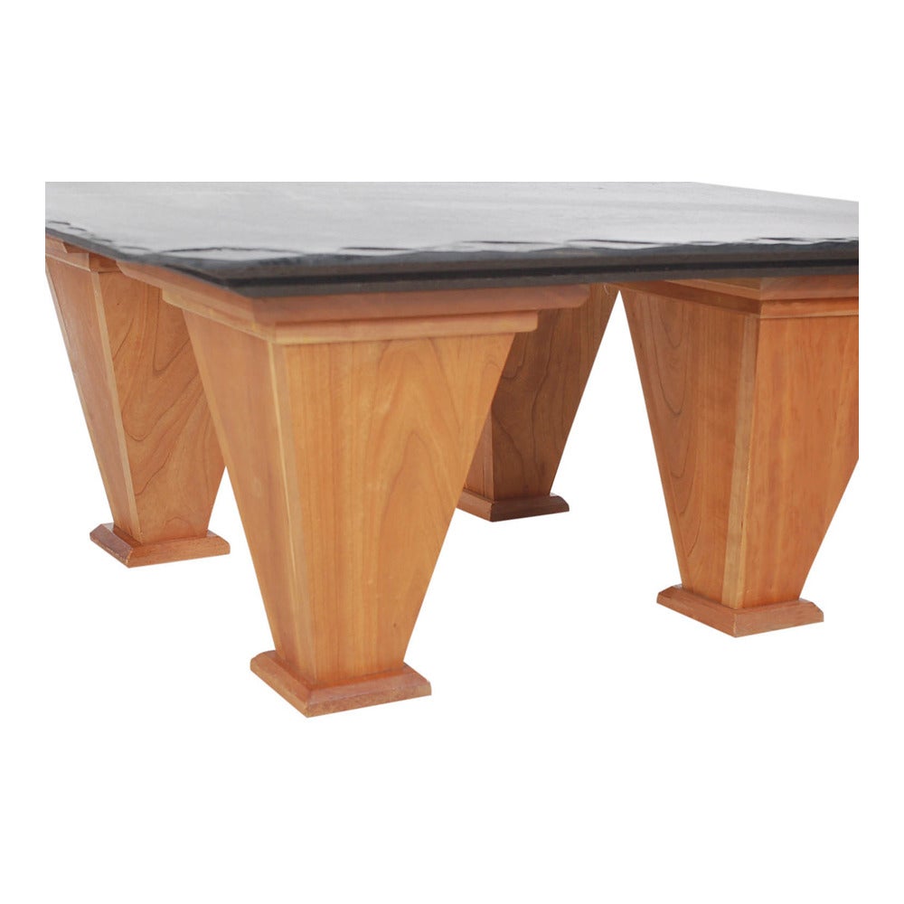 Postmoderne Table basse en cerisier et ardoise de style Art déco moderne mi-siècle, fabriquée sur mesure en vente