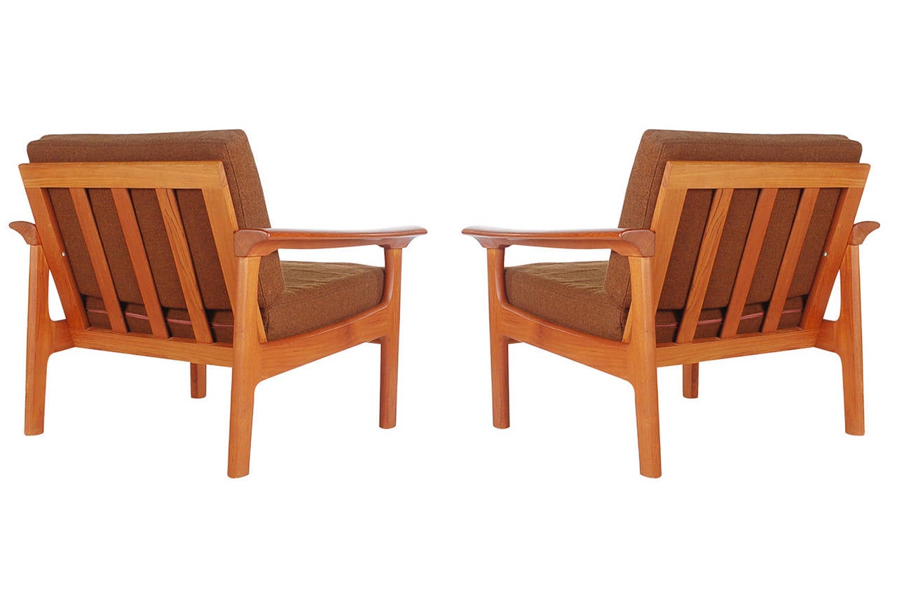 Scandinavian Modern Mid-Century Danish Modern Teak Lounge Chairs in the Manner of Peter Hvidt