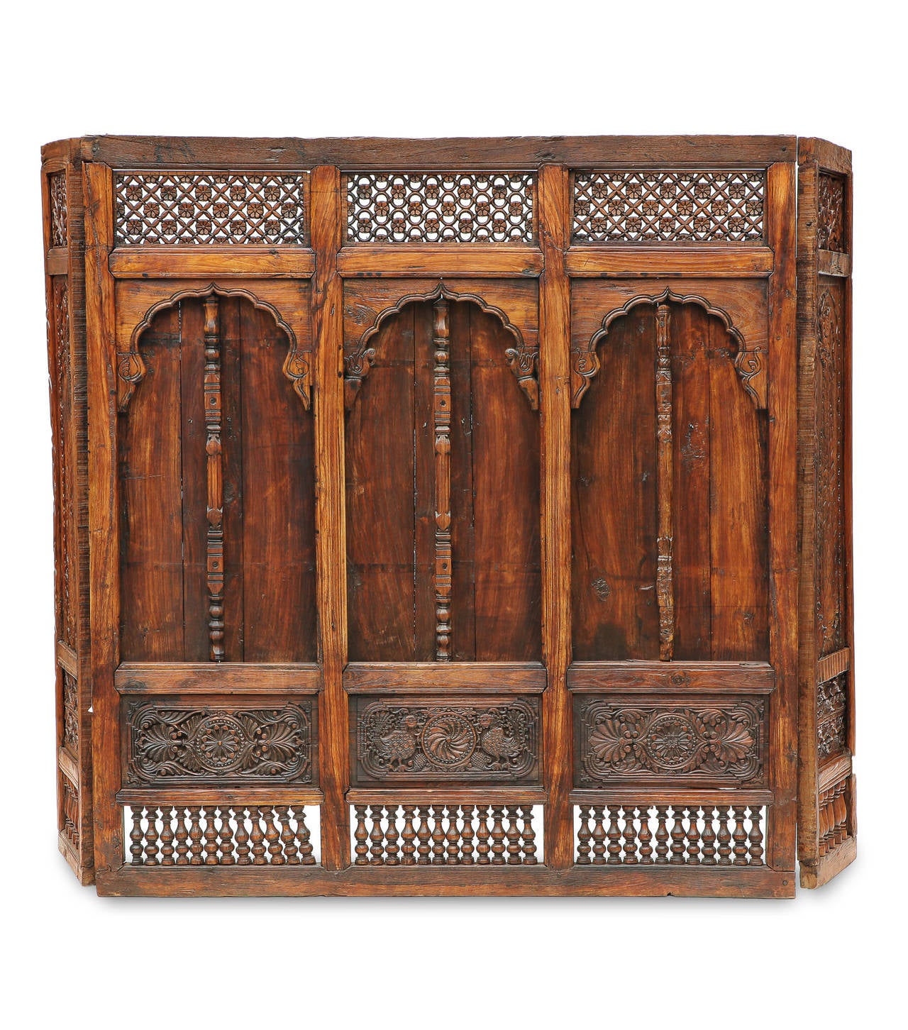 Indian Carved Balcony, 18th Century In Excellent Condition In Vigevano, IT