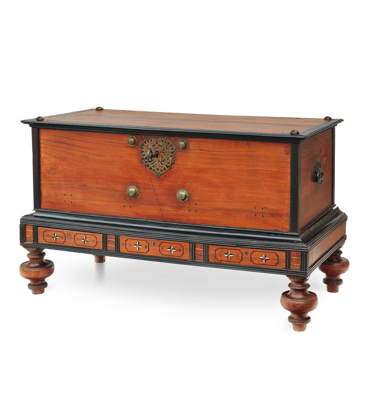 This piece tells a story: an antique chest that combines the Portuguese colonial style and the indian art. With precious brassy inserts, the bronze key that opens the lock is original and operated. Use as a traveling trunk on long journeys by ship