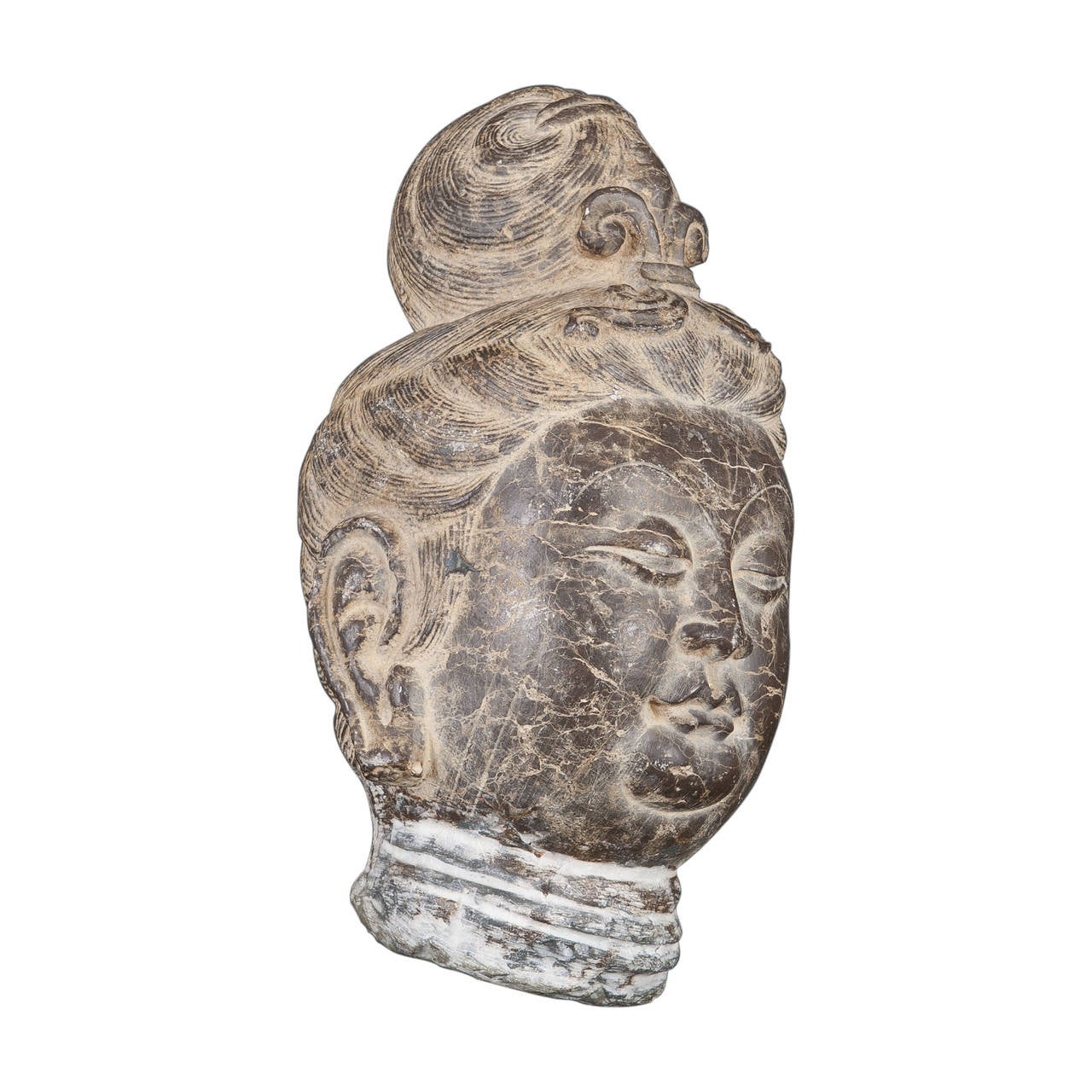 Beautiful Buddha head in te style of tang dynasty
In this period art sculptures had a new aesthetic vision similar to Indian style, and this sculpture has typical traits of Buddhist iconography of the period. Like the round face whose soft lines