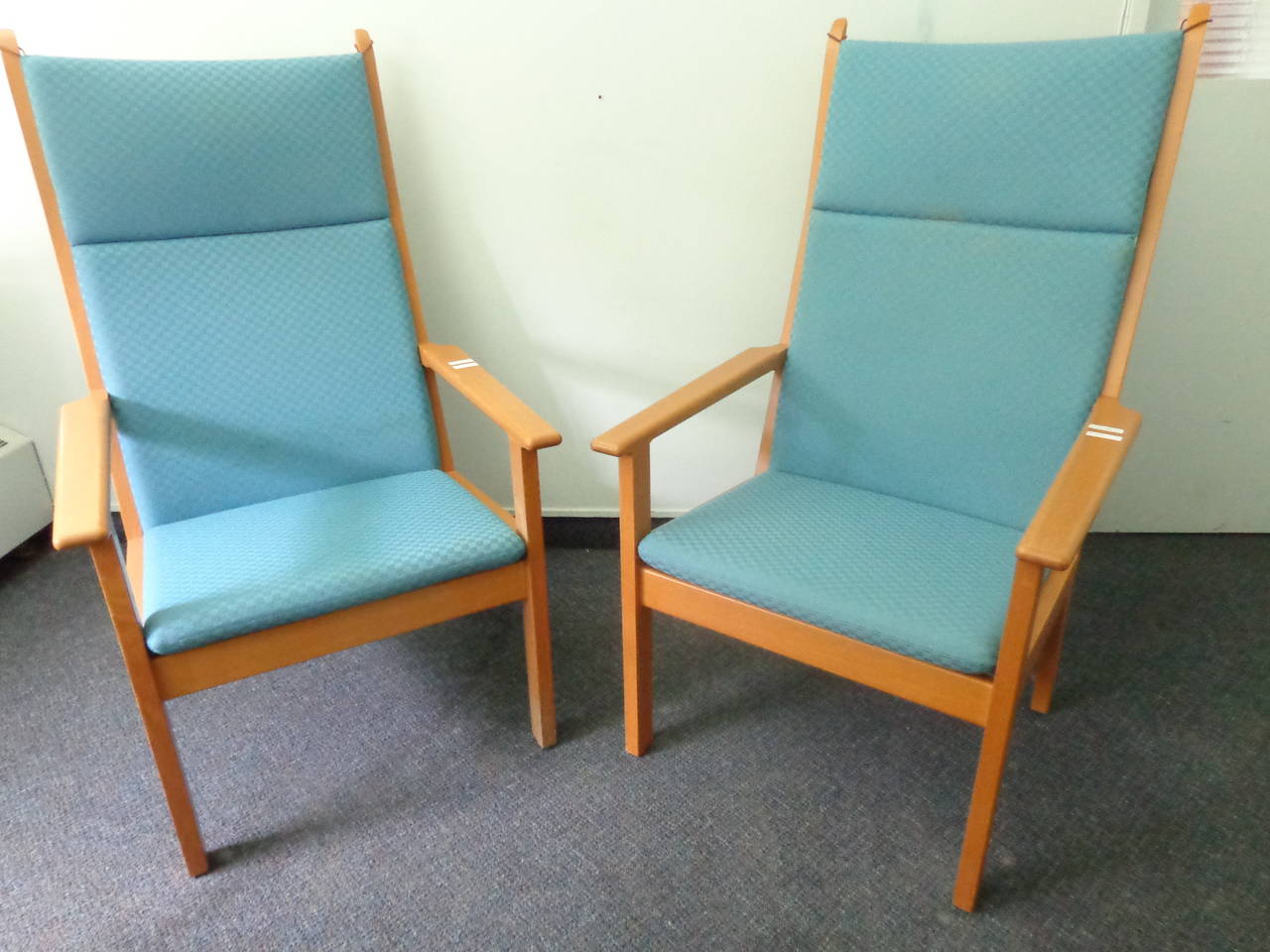 Hans J. Wegner High Back Amchairs in Oak In Excellent Condition In Ottawa, ON