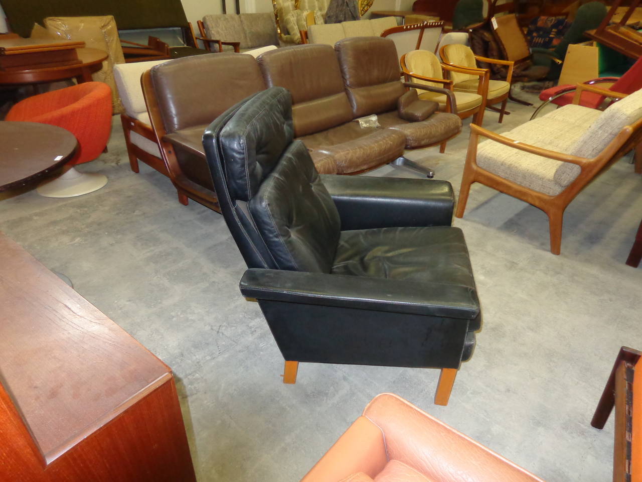 Hans Olsen Lounge Chair with Original Black Leather In Excellent Condition In Ottawa, ON