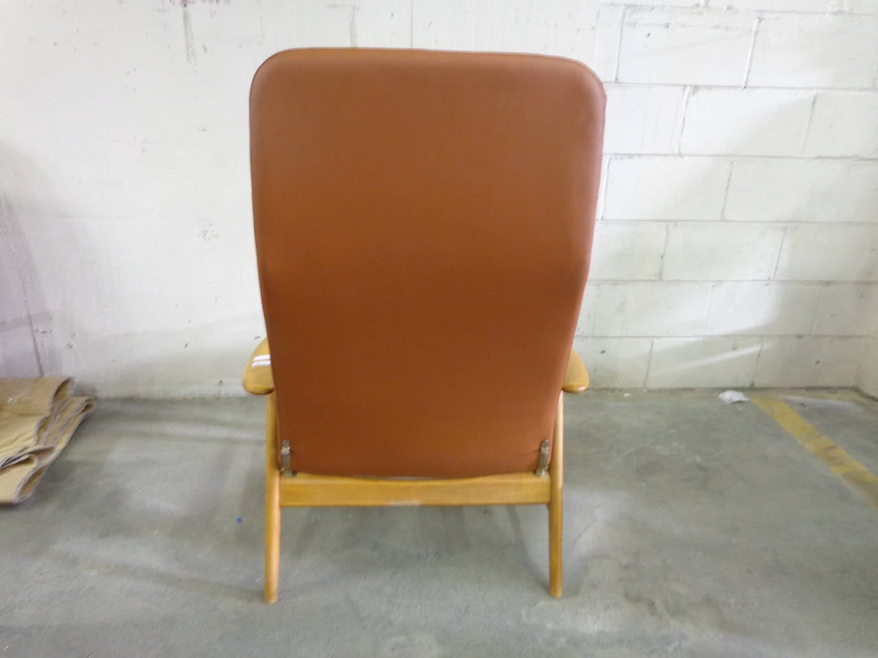 Alf Svensson Armchair with Adjustable Back in Beech and Leather In Excellent Condition In Ottawa, ON
