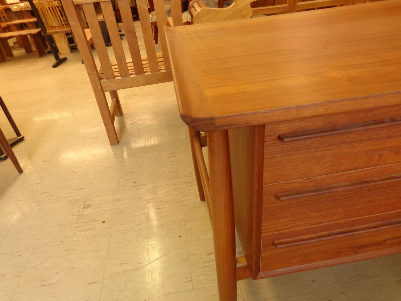 Arne Vodder teak desk. Note the elegant curve at each end of the tabletop.
Three drawers on the left and one large drawer on the right side. Two desks available with different drawer configurations to make a matching set.