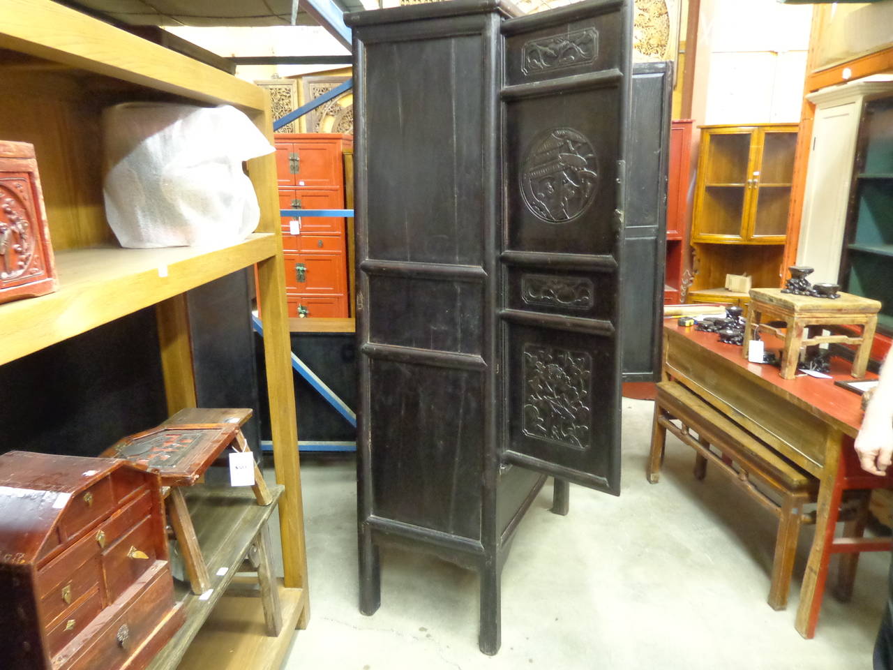 Chinese Cabinet in Fir from the Late 19th Century In Excellent Condition For Sale In Ottawa, ON