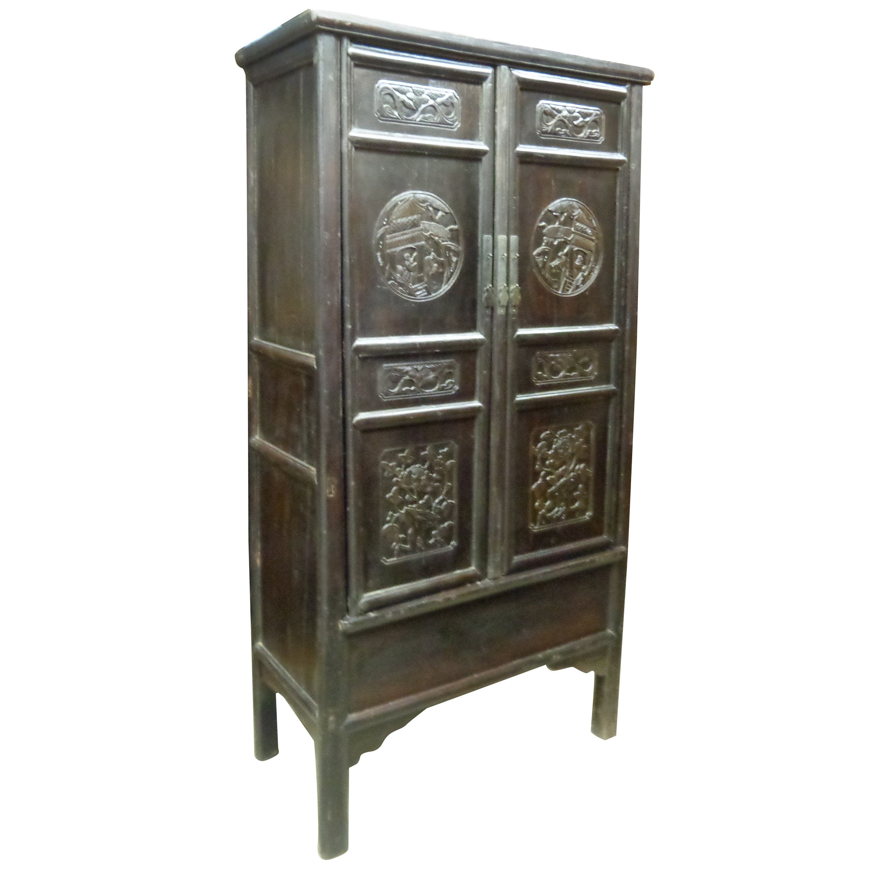 Chinese Cabinet in Fir from the Late 19th Century For Sale