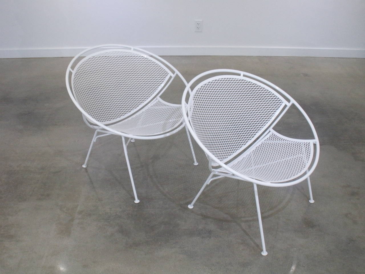 Pair of Maurizio Tempestini for Salterini radar hoop chairs recently powder coated.
Please feel free to contact us directly for a shipping quote, or other questions and information including making an offer by clicking 