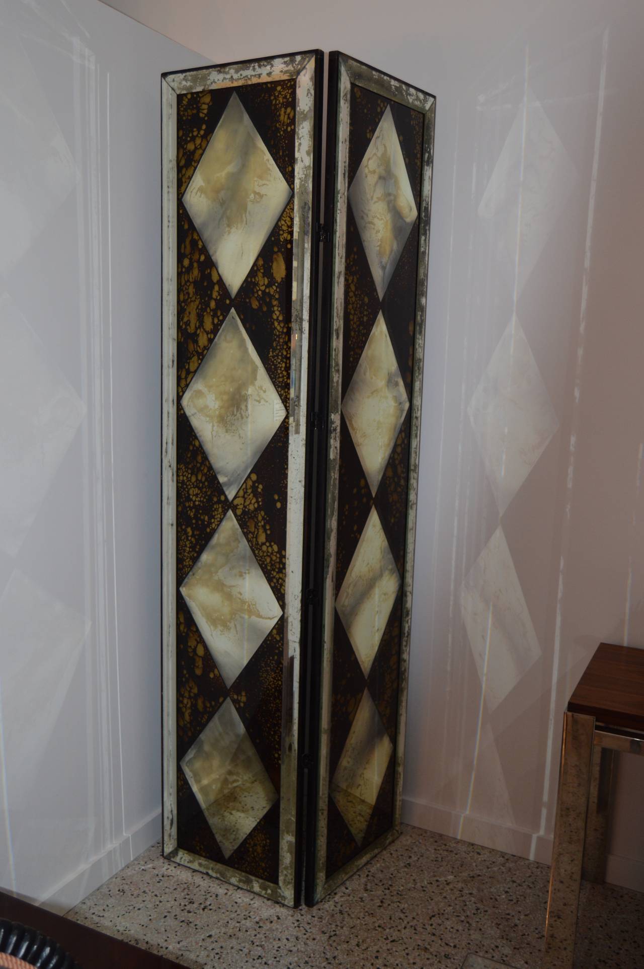 Pair of Dorothy Draper Style Eglomise-Mirrored Two-Panel Folding Screens In Excellent Condition In West Palm Beach, FL