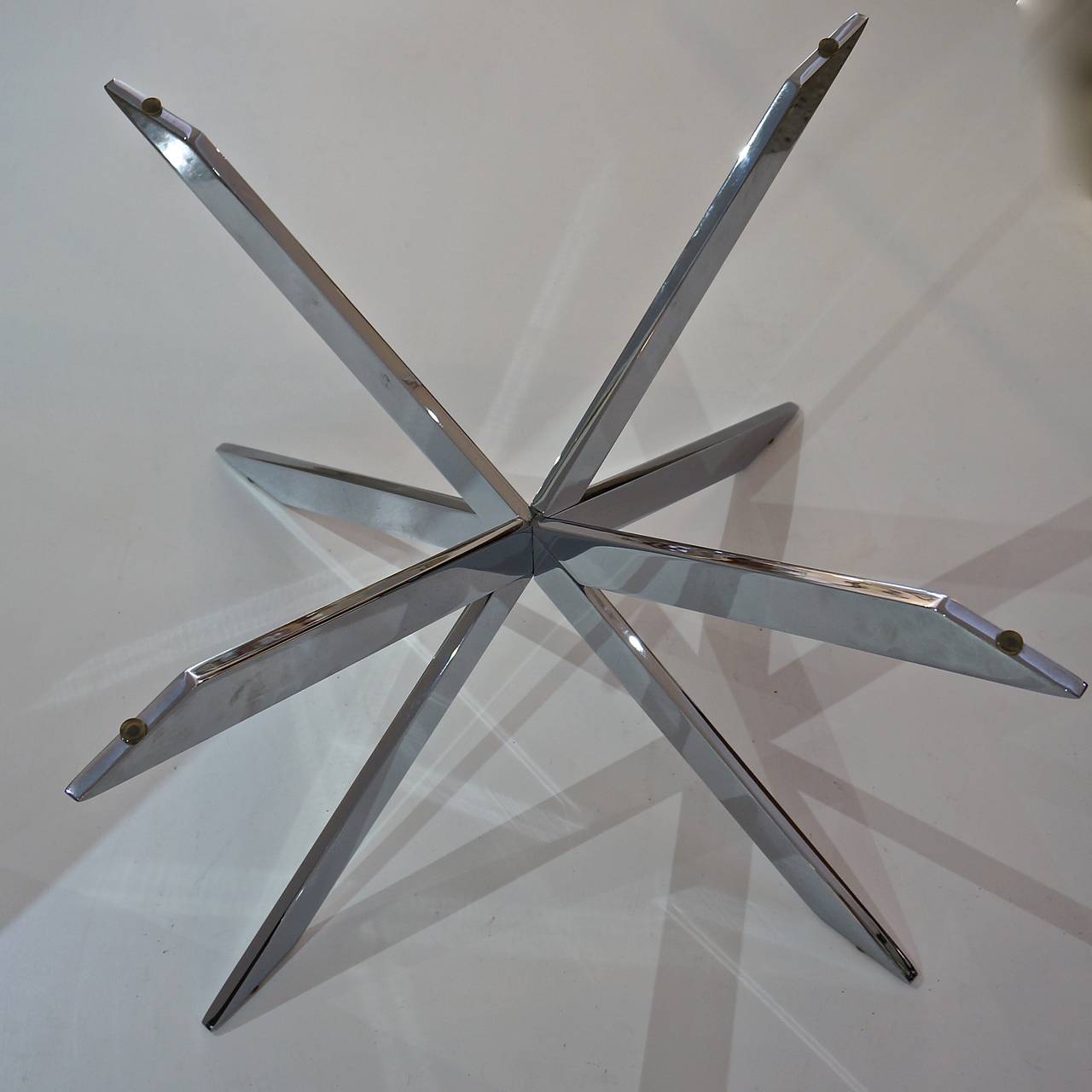 This iconic Pace octagonal top cocktail table was designed by Leon Rosen for the Pace Furniture Collection in the 1970s. 

Note: The base of intersecting X-forms are chrome plated steel.

Note: The thickness of the glass is .75