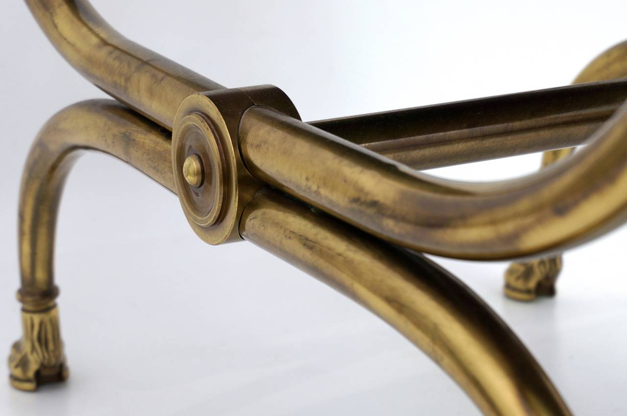 Mid-Century Regency-Style Curule Bench Brass with Lion Head and Paw Foot In Excellent Condition In West Palm Beach, FL